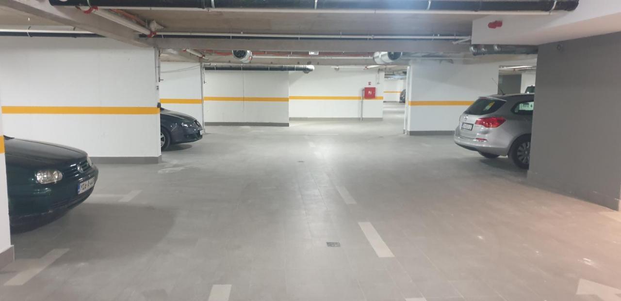 Golden - Private Parking Apartment *
